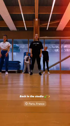 Back in the studio🍃✨ Feeling so blessed to live from dancing🤞🏻 #dance #dancehall #contemporary #paris #frenchdancer #danceclass #fyp #livealittle #dyani #parisdancehall 