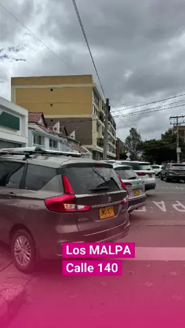 🚨Fíjense como estos MALPA le quitan un carril en la Cra 18 con Calle 140 #bogotá #espaciopublico #peatones #peligro #motos #małpa #vias #malparqueado #movilidad #infracción #transito #elpoderdelax 