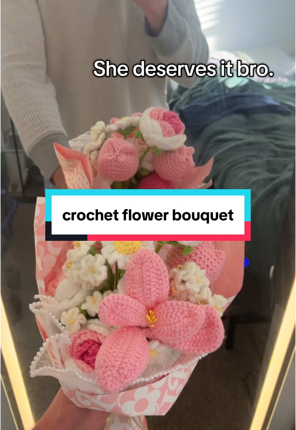 treat her like the queen she is, get her these crochet flowers trust #flowers #crochetflower #crochetflowerbouquet #handmade #ValentinesDay #valentinesdaygift #valentinesgiftforher #giftsforher #thoughtfulgifts #girlfriend 