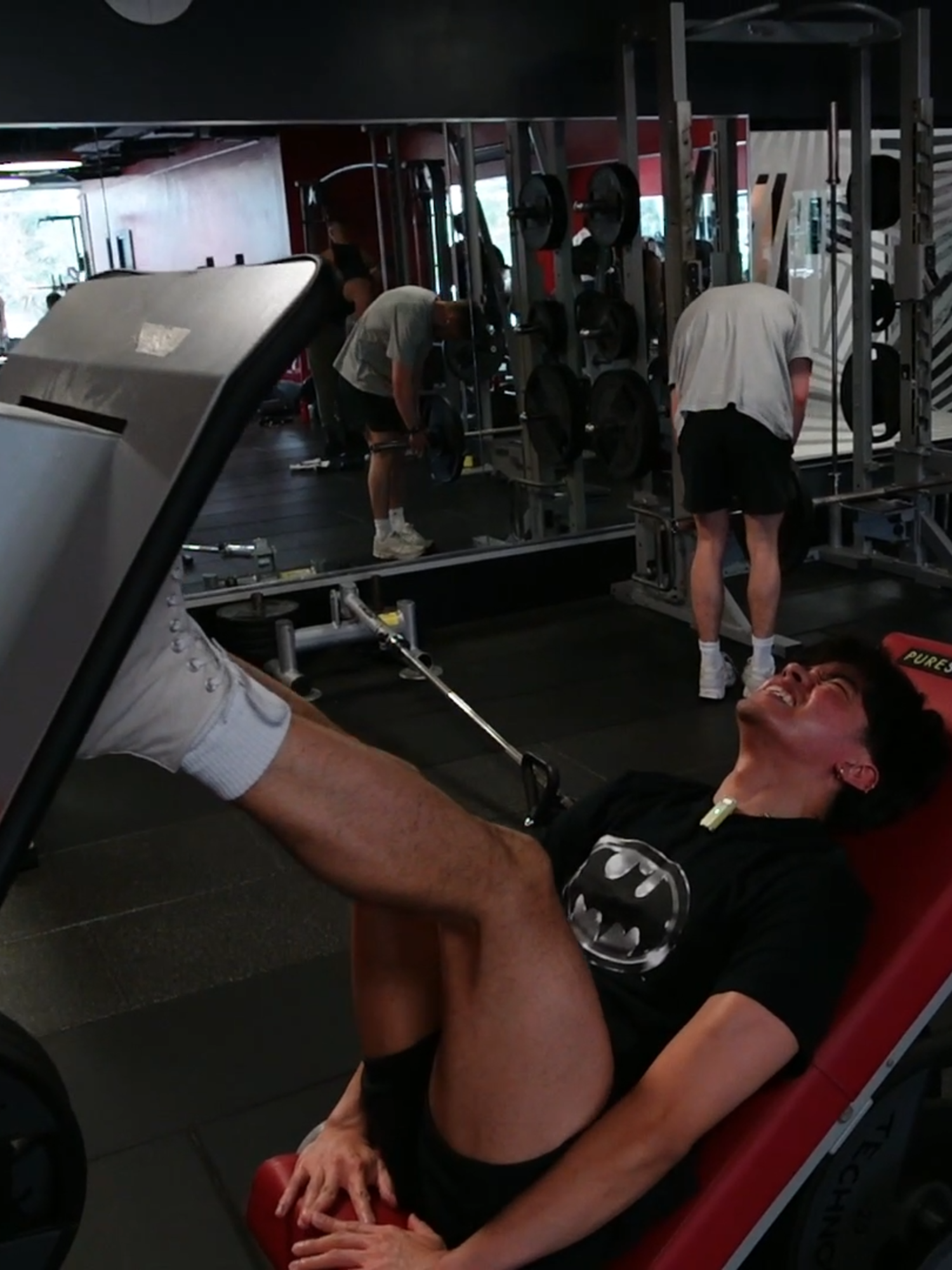 actor shows me how he trains legs #gymvlog #dayinthelifevlog #legday #legworkout #legs #vlogs #fyp #comedyvideo #trainingday #gymshark66 #workout