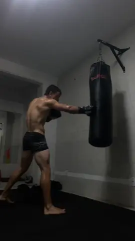 O final é bença 1x0 pro saco de pancada  #muaythai #boxeo #mma #gymrat 