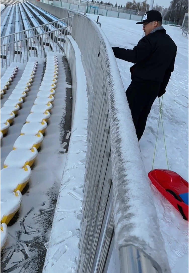 The sound of ice#satisfyingvideo #oddlysatisfying #ice #frozen #asmr #fypシ 