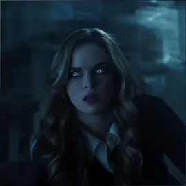 #KILLERFROST: heels aren’t the best on ice are they ? ❄️ || #KILLERFROST #caitlynsnow #theflash #killerfrostedit #theflashedit #fyp #viral #foryoupage #dionwarrensolos 