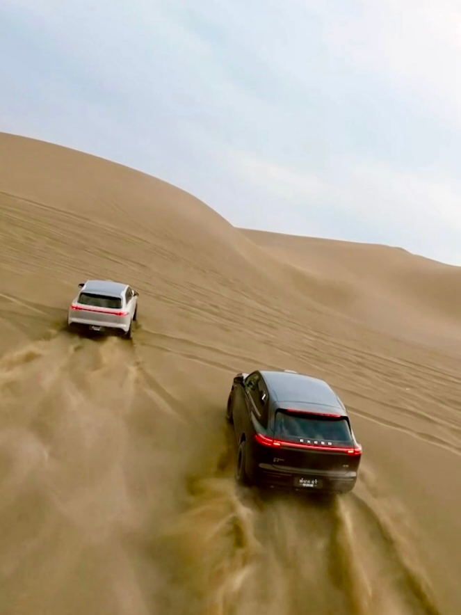 Challenge the Impossible, and climbing up the sands like a rocket~ Thanks to the Peak Torque of our 4WD EXLANTIX ET. The True Statement of Power! #EXEED #EXLANTIX #EXLANTIXET #ETREEV #Innovation #Tech #TestDrive #Desert #BornForMore #ExploreEXEED ET REEV: 1L fuel to 3.7kWh electricity | 44.5% engine thermal efficiency | WLTC Super Range 1,180km | 0-100km/h AWD 4.8s | Four-wheel drive