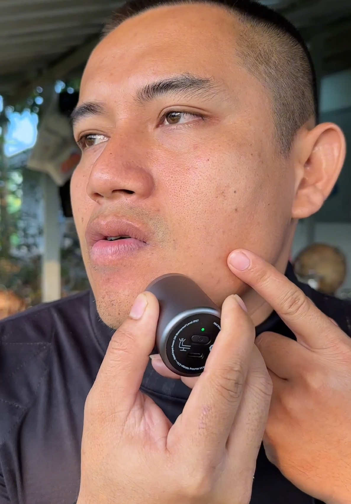 ที่โกนหนวดไฟฟ้า ใช้งานง่าย เล็กกระทัดรัด 