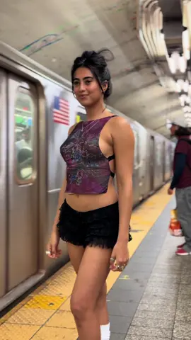 NYC subway life 💜 just another day underground. 🤭 #nyc #newyork #metro 