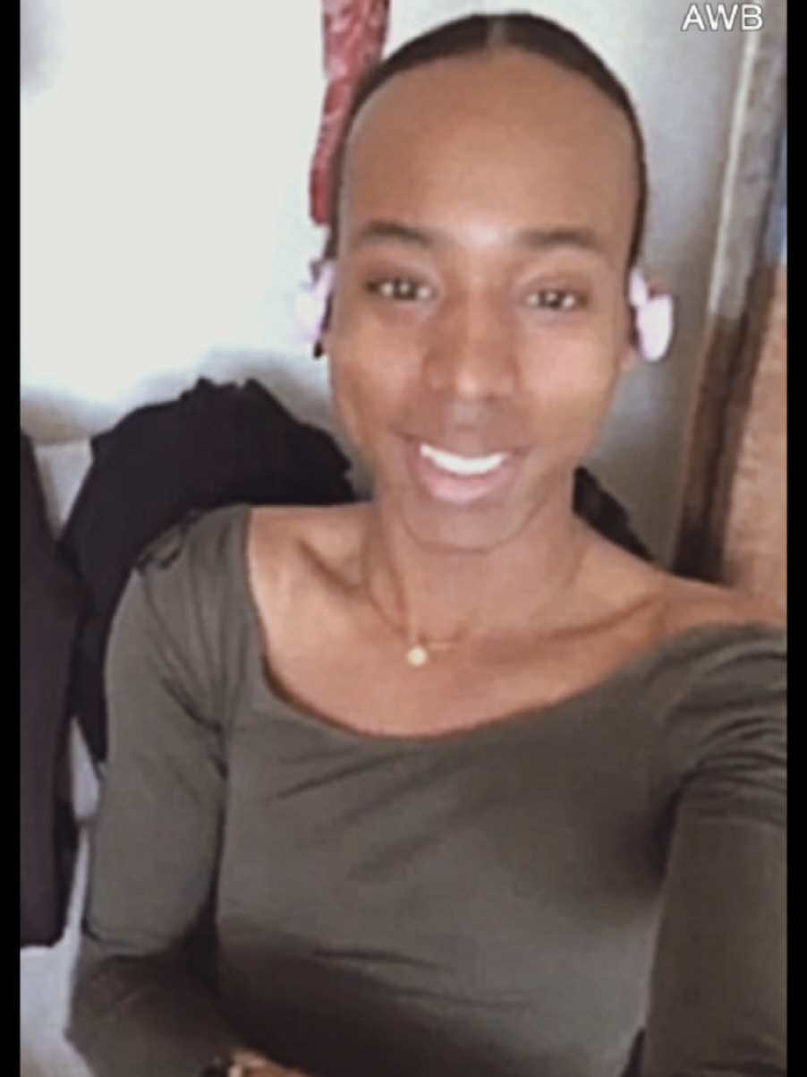 The amazing wireless translation earbuds💕, for those who connect with others; as I in daily aspects ranging from sales to daily socializations, these earbuds are a must have❣️ #DKH #DKHFASHIONHEADQUARTERS #DKHLegalAid #fyp #foryoupage @DKH Fashion HQ @DKH Legal Aid 