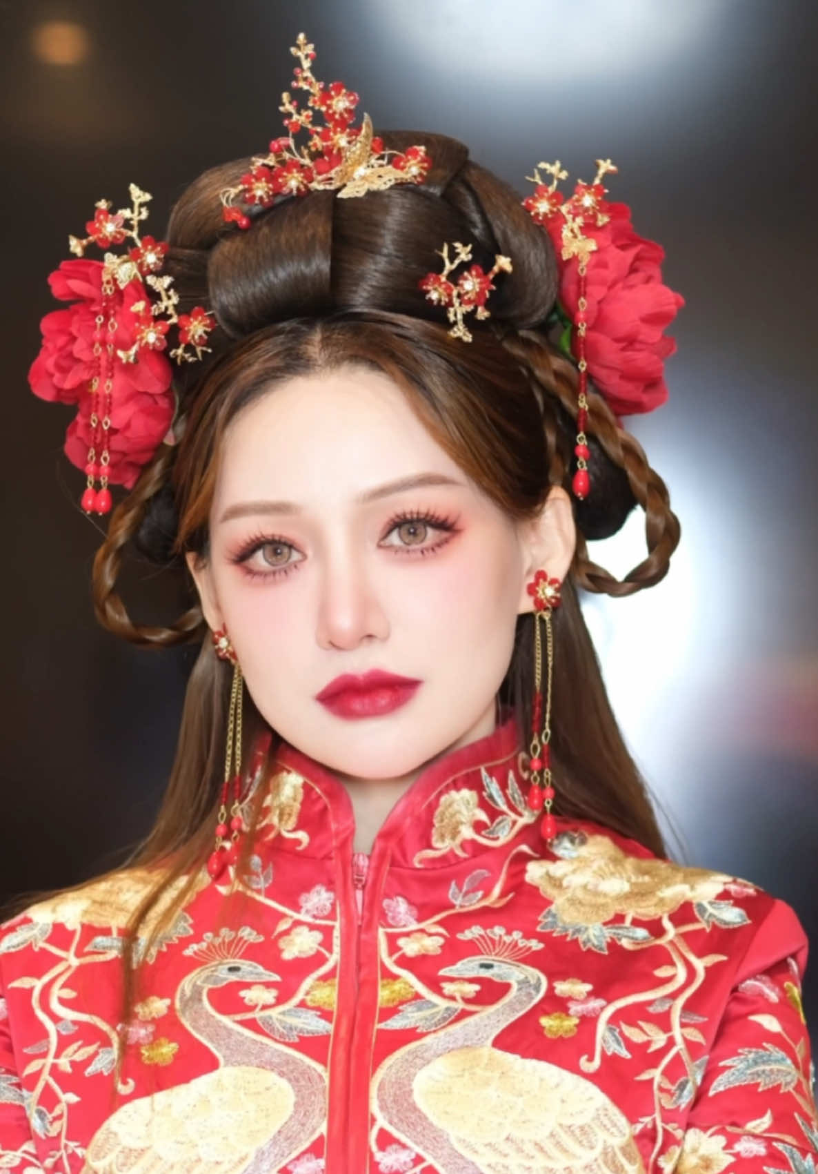 เกิดเป็นราชวงศ์ก็ไม่รู้จักความรักอยู่แล้ว 😂 🧧 . . . . . . #ตรุษจีน #แต่งหน้าตรุษจีน #แต่งหน้า #เพชรแพรว #donutmakeup 