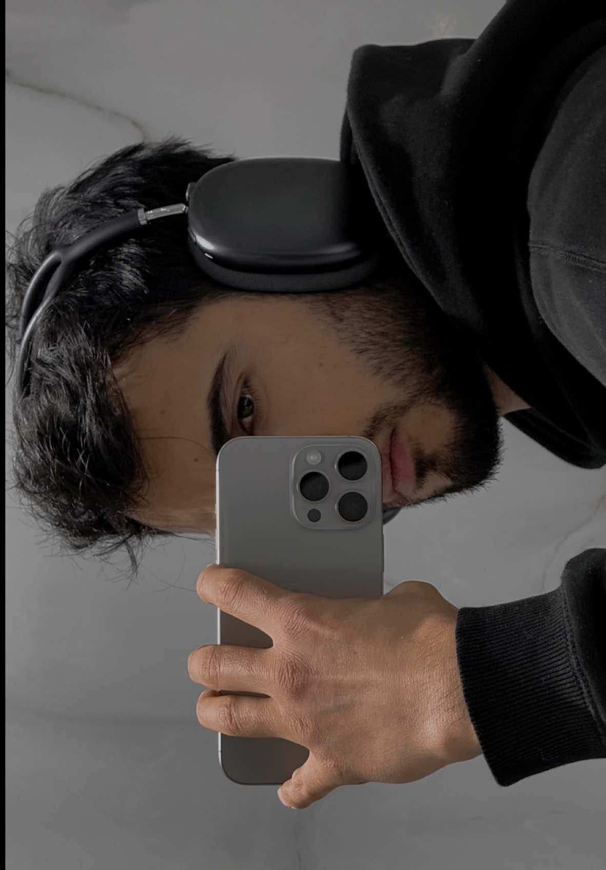 A couple of mirror photo ideas 📸 #photoideas #mobilephotography #phototricks #photography #creativephotography #photographer #shotoniphone #mirrorphotography 