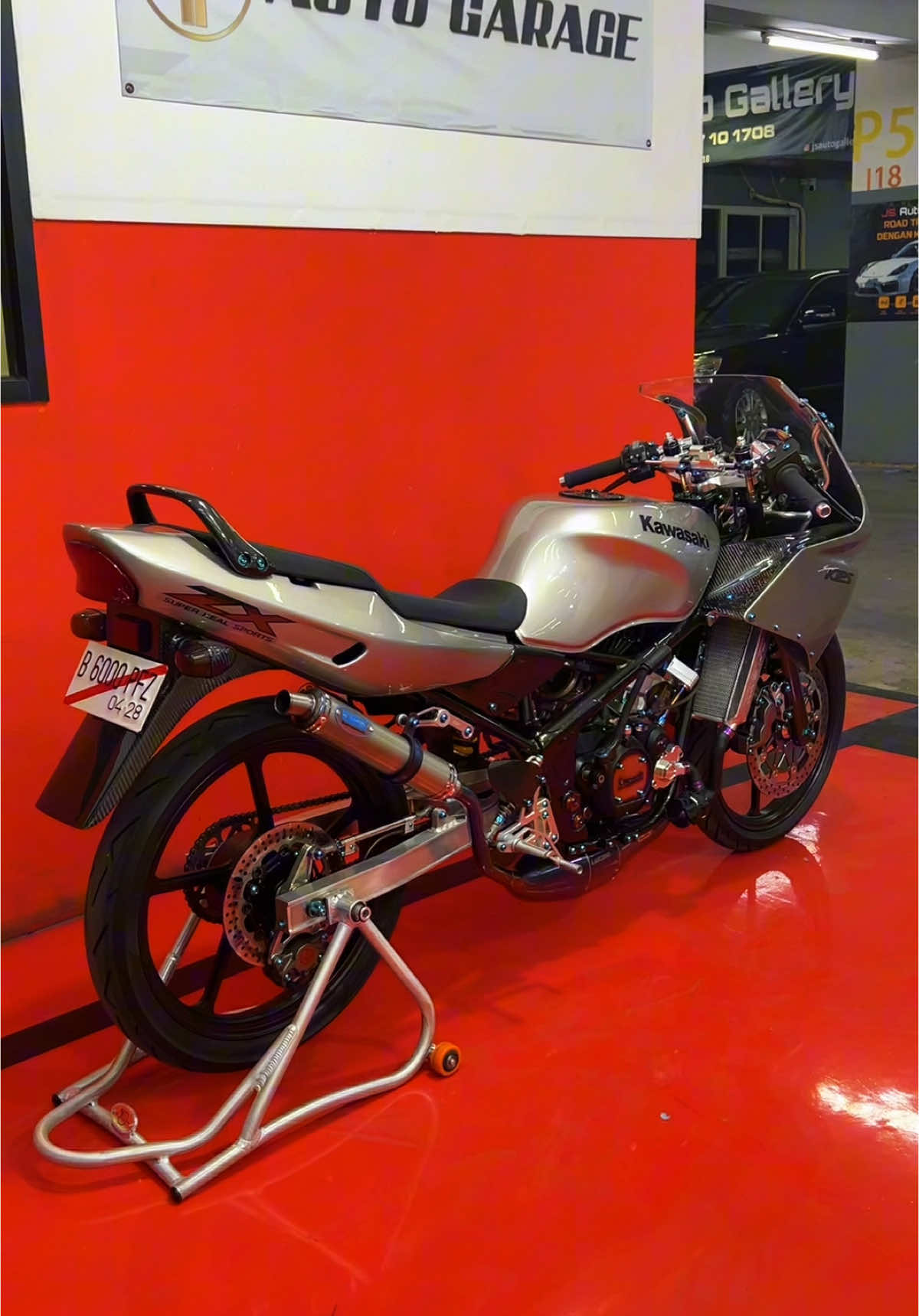Pure sound ytta Manasin sambil fitting jok (Pasti bakal ad yg mikir suara seher uda kena) 😂 #ninjarr #zx150 #ninja150 #ninja150rr  #ninjarr150 #ninjarrold #2stroke #2strokeindonesia #2strokelovers #ninja150series #2tak_lovers #2takindonesia #2taklovers #2takmenolakpunah #2takracing #2tak #ninjarroldlovers #ninjarrmodifikasi #ninja150family #speedclown #2takloversindonesia #kawasakininja #kawasaki #kawasakininjamodifikasi #kawasakininjarr #ninjar #ninjass #ninjassr