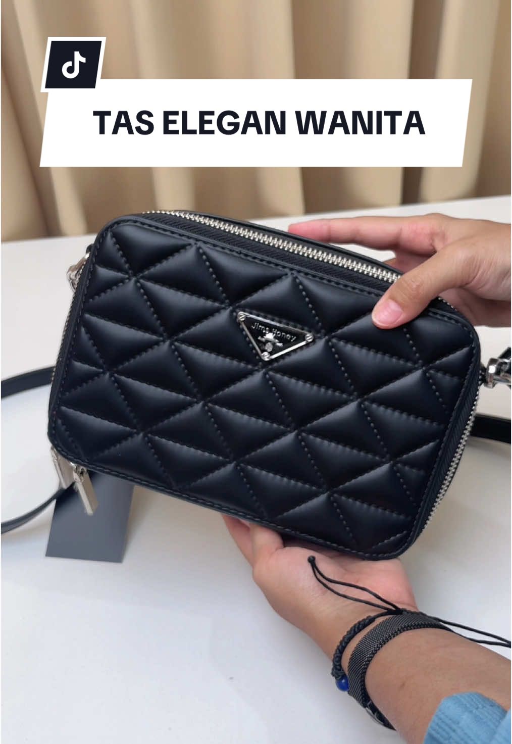 Buat kalian yang suka style elegan paling cocok pake Gloria Bag Jims Honey ini 🥰🫶🏻✨  #gloriabagjimshoney #Jimshoneysurabayastore  #RamadanEkstraSeru #WIBGajian #BeliLokal -rm