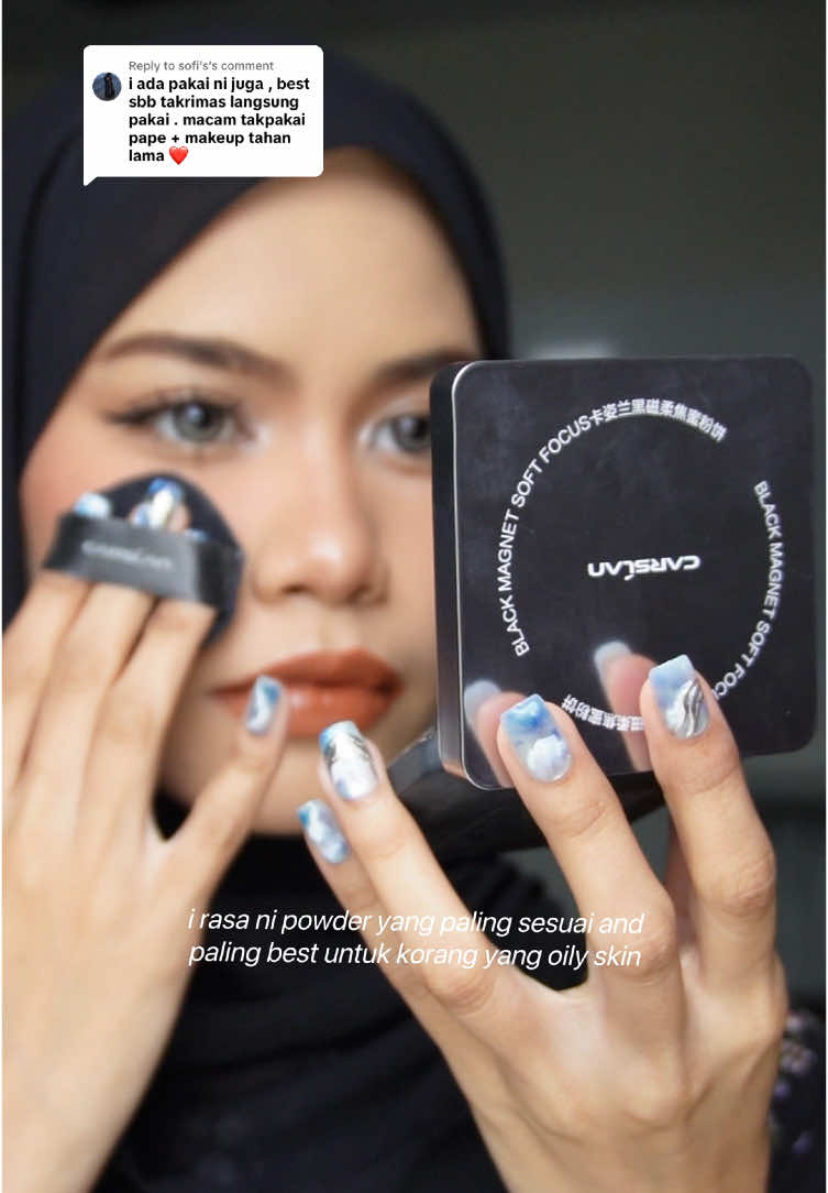 Replying to @sofi’s kann?? i dah fall in love gils dengan pressed powder ni! nak grab banyak terus buat stok 😛 #carslan #carslanpressedpowder #pressedpowder #oilyskinmakeup #oilyskin #translucentpowder #trending #fyp #4upageシ 