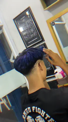 Ubur-ubur ikan lele ndang cukur leee #gayarambut #gayarambutcowok #lowfade #lowfade💈 #lowfadehaircut #haircut #hairlight #haircolor #hairhighlights 