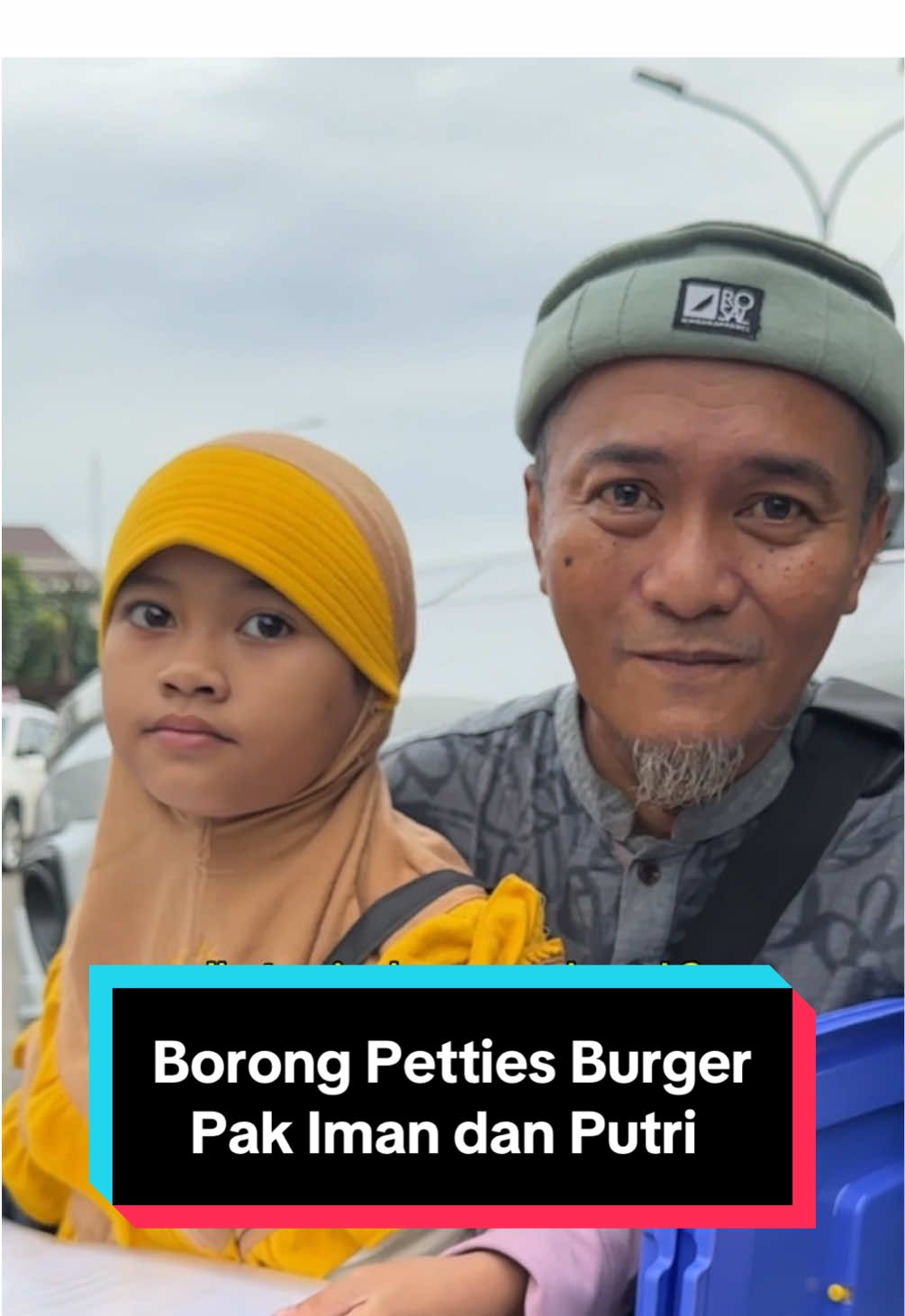 Borong Petties Burger pak Iman dan Putri yang berjualan di st. Depok Baru @dr. Richard Lee, MARS, ph.D 