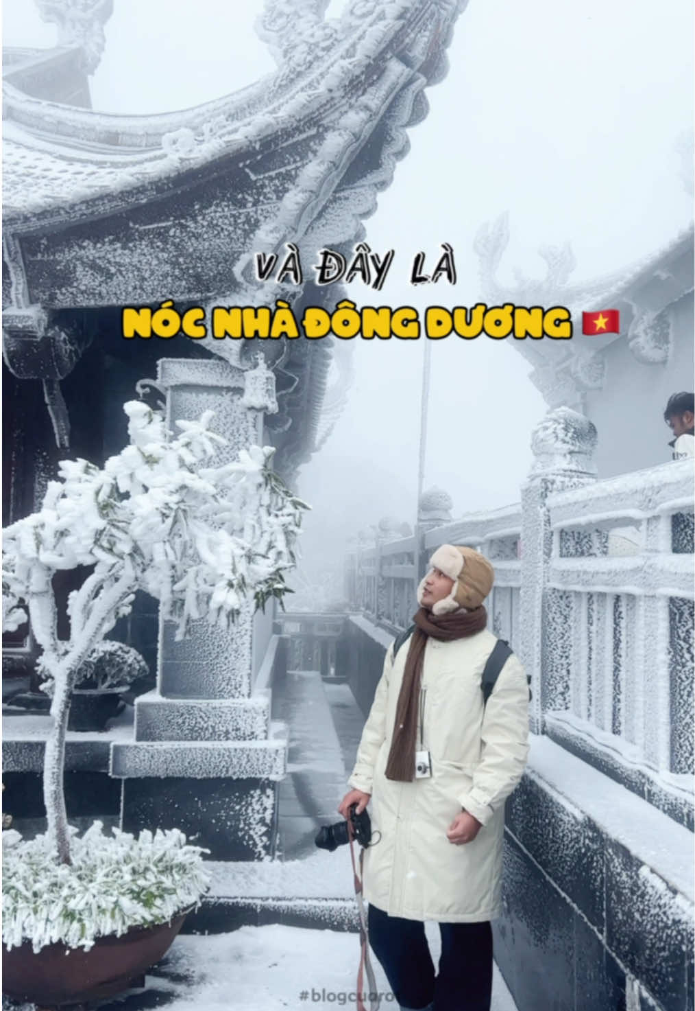 Mẹ ơi, hôm nay con trai mẹ đã thực hiện thành công ước mơ được ngắm tuyết trên mảnh đất Việt Nam thân yêu của chúng ta rồi. Hạnh phúc vô bờ bến, đẹp ngỡ ngàng luôn.   #dulich #sapa #fansipan #dulichtiktok #dulichsapa 