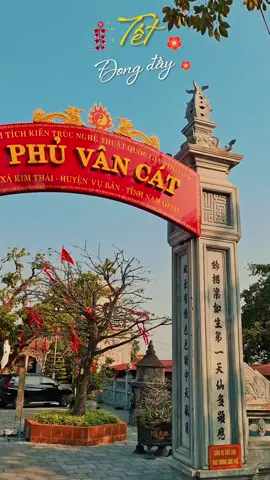 Xuân tố hảo tại Phủ Vân Cát (phủ Dầy, Nam Định)  Phủ Vân Cát nơi Thánh Mẫu Liễu Hạnh giáng sinh lần 2 (năm 1557) kính mời du khách thập phương tới thăm quan cửa Mẫu. Chúc quý khách năm mới an khang thịnh vượng 🎆 #phuvancat #phuvancatnamdinh  #phuvancatnoigiangsinhthuhai  #daomau #daomauvietnam🙏🏻 #phudayvubannamdinh 
