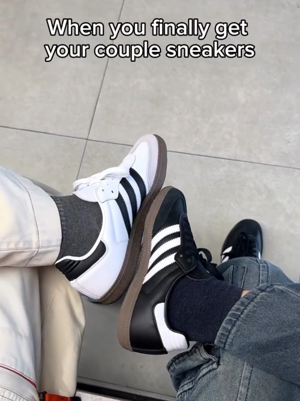 yang pengen punya sneakers couple, klik kranjang kuning 😁  #sneakerhead #sneakersaddict #sepatuimport #tokosepatuimportoriginalbnib #sepatupria #sepatuwanita #senikersku #adidassambaOGwhitegum #adidassambaOGblackgum #sepatuadidas #adidassamba 