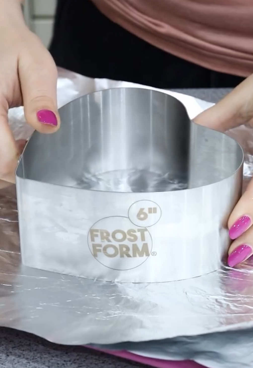 Don’t have a heart cake tin? No problem! Use our Crumb Cutter that comes in each kit and two layers of aluminum foil to create your own!  We used our Vanilla Sponge recipe (on our website) and added fresh strawberries 🍓and filled our 6-inch Heart Form with Milk Chocolate Mock Ganache  Get our FREE recipes & shop Frost Form on www.frostform.com #heartcake #cakedecorating 