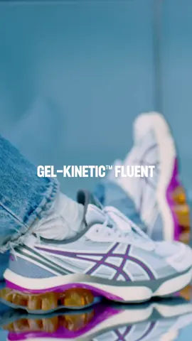 ASICS SPORTSTYLE GEL-KINETIC FLUENT   IN STORES NOW   GEL-KINETIC FLUENTは、アーカイブのランニングシューズからインスピレーションを受け、現代のテクノロジーで再構築したシューズ。アッパー構造には、2010年代のさまざまなランニングシューズの意匠を組み合わせたデザイン要素を取り入れ、伝統的なディテールを現代的なマテリアルで表現し、デザインに質感だけではない深みを加えている。ミッドソールのFF BLAST PLUS ECOとScutoid GELテクノロジーが、足を蹴りだす際の反発性と着地時の衝撃緩衝性をサポート。   #GELKINETICFLUENT #ASICS #ASICSSportStyle   #アシックス #アシックススポーツスタイル #スニーカー #シューズ #ファッション 
