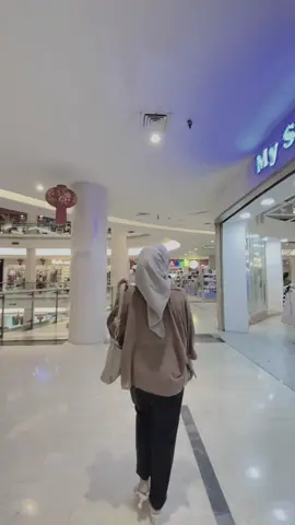 #CapCut #cobalahmengerti #purwokerto #ritasupermallpurwokerto #sadstory #fyp #foryoupage #foryou #tiktok #fyppppppppppppppppppppppp #purwokerto24jam #banyumas #ootdhijab 