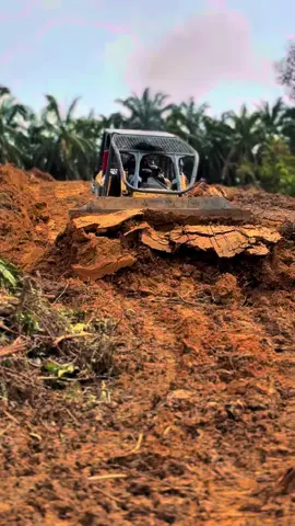 Yang mau rental D85 ready,siap kerja diberbagai proyek dgn operator yang berpengalaman😂#adelliagroup #komatsubulldozer #bukaklahansawit #jelajahgajian #stekinglahan #kulitambangbatubara #tambangbatubara 