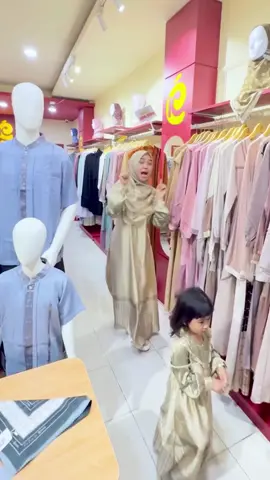 Komen like terbanyak.. aku sawer utk baju lebaran!!! @Keke Busana 