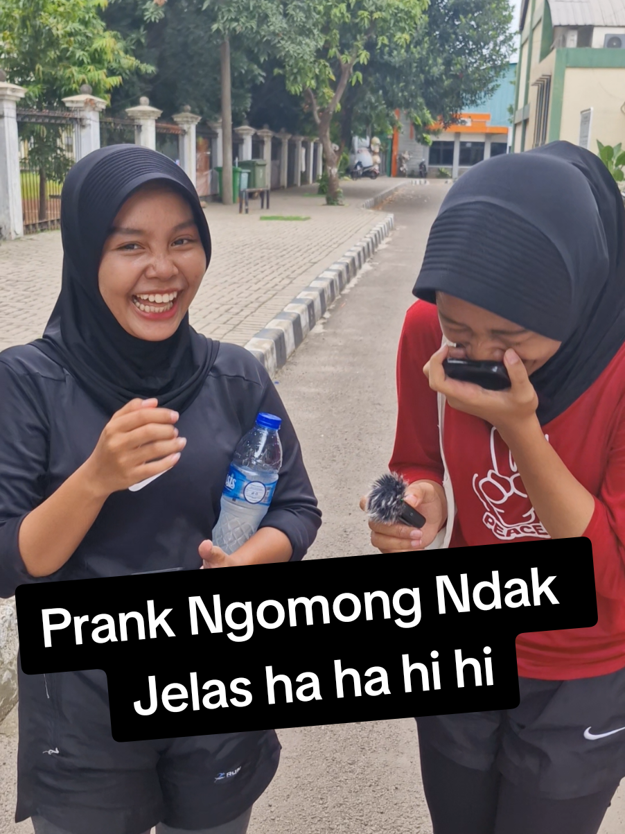 Prank Ngomong Ndak Jelas, selalu ndak kuat gaess maafken #prank #pranks #videoviral #videolucu #funny #funnyvideos 