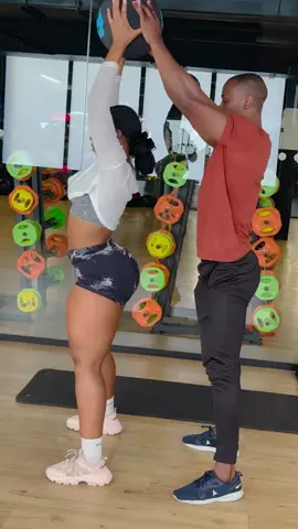 Couples workout #bodybuilding #bodybuilder #strengthtraining #strengthtraining  #gymtok  #gym