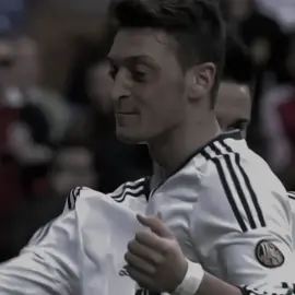 سيمفونية اخر الليل🎻🙇🏻!! #ozil 