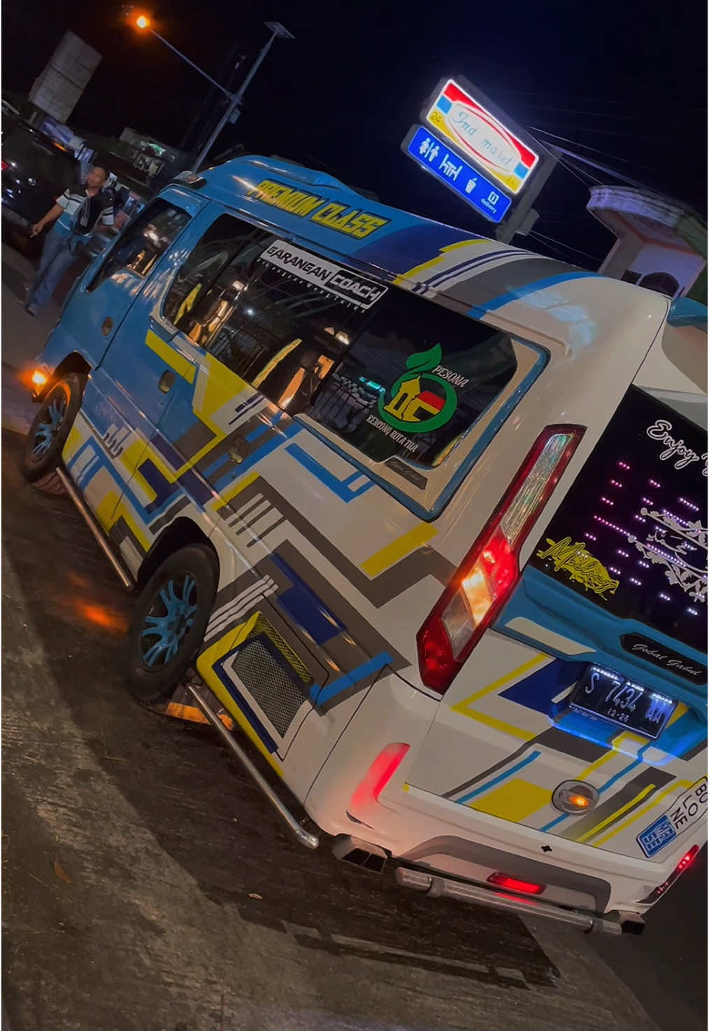 Elf short 15 seat, Ready 📲 #traveljember #elfshort #sewaelfjember #videoelfcinematic #cinematicelf #fyp 