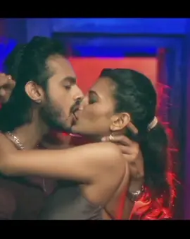 චමත්කා ,  චතුරන්ග  kiss  එක  😋😋😋  #chamathkalakmini #chathuranga_kodithuwakku #chamathka #chathurangakodithuwakku #slhotdayya_tiktok #slhotdayya 