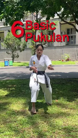 Halo, Sobat Karate!🥋 Setelah mengenali tendangan dasar karate, kali ini kita akan berkenalan dengan pukulan dasar karate yang bukan hanya tentang kekuatan, tapi juga tentang fokus, teknik, dan ketenangan jiwa. Mulailah dari dasar, jadilah luar biasa! #GamadaOpen #GamadaOpen2025 #GamadaOpenUGM #lombakarte #infokarate #karateindonesia #infojogja #UGM