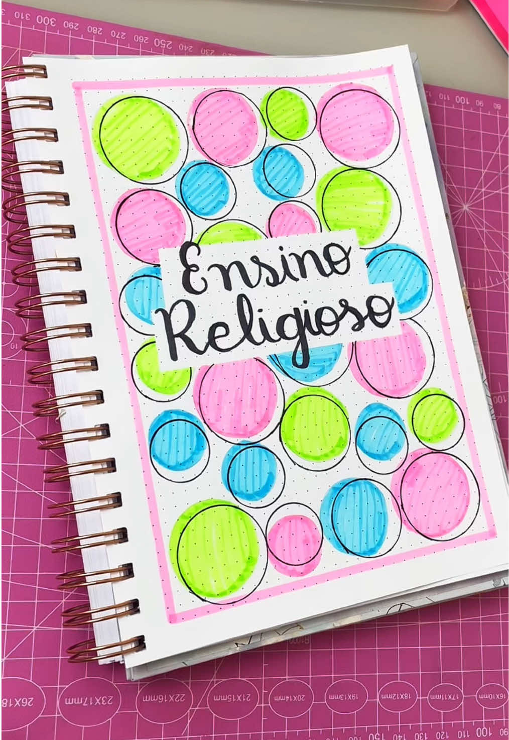 Como fazer capa de matéria para Ensino Religioso 🩷🩵💚#voltaasaulas2025 #materialescolar #study #cadernobonito #cadernoorganizado 