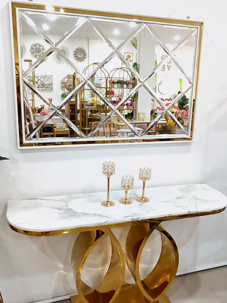 Ubur-ubur ikan lele, Jujur ini cantik pisan lee 😍✨.  CERMIN BEVEL & MEJA KONSUL. #dekorasirumah #ruangtamu #hiasandinding #cermin #meja #konsul #aesthetic #minimalist #hiasan #ideruangtamu #iderumahminimalis #dekorasiruangtamu #homedecor #lubukpakam #medan #jayaproject 