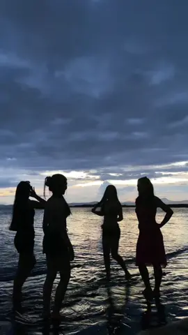 With friends💗#dancequeen #beach #friends #fyp #xybca 