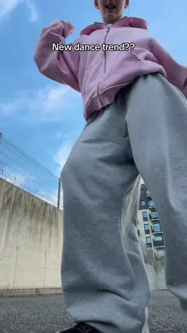 new dance trend?🤔 dc:me// #newtrend #fypシ #foryou #dc #fyp #viral #trend #dance #dancetrend #dancechallenge #theweeknd 