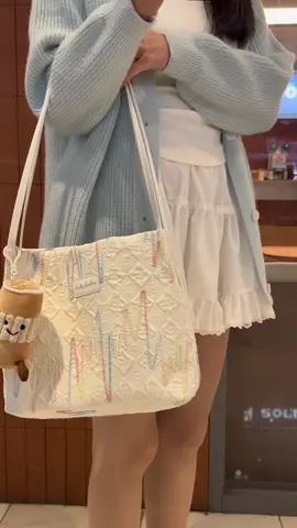 กระเป๋าสะพายข้างสุดน่ารัก เหมาะกับทุกการแต่งตัวของคุณ#bagsforwomen #fyp #ที่พักพลุพัทยา #ดอกไม้ #กระเป๋าที่จำเป็นสำหรับสาว 