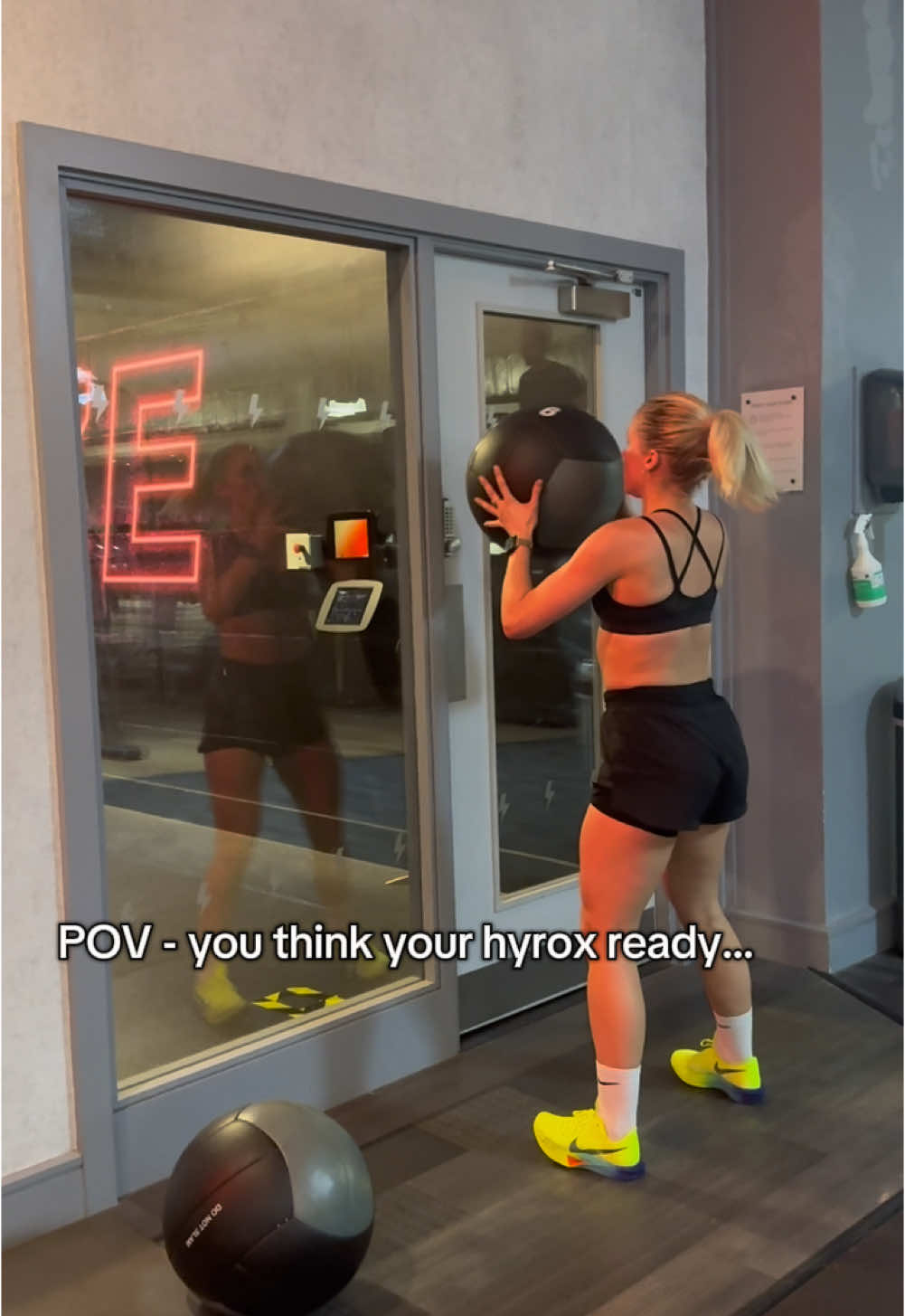 Happy Monday. IT HAPPENS TO THE BEST OF US… It’s not all fun and games 😂😂😂😂😂😂😂😂😂😂…. BUT WE MOVE…. My poor ear drum is all I’m gonna say 😂💪🏻 #foryou #fyp #foryoupage❤️❤️ #GymTok #motivation #gym #hyrox #hyroxtraining #Fitness #laughorcry #trending #gymfails #fail 