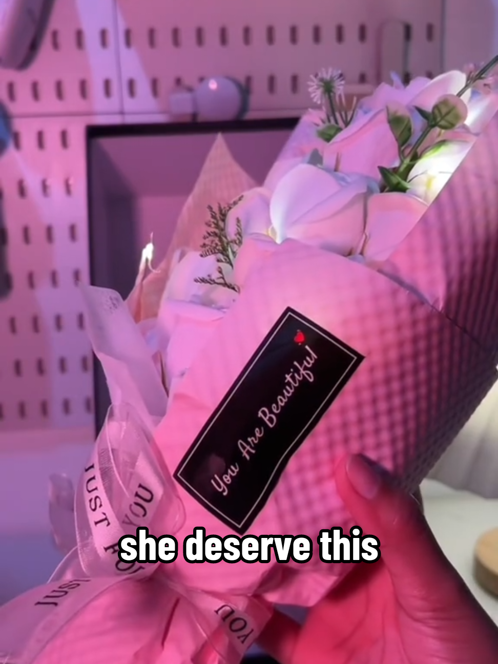 #gift #giftideas #giftforher #present #valentinesgift #fyp #viral #for #flowerbouquet 