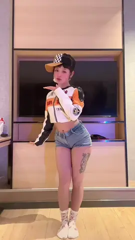 呜呼呜呼卡点舞 #dance #robot #robotdance #ロボット #ダンス #ロボットダンス #踊ってみた #babyslow  #dollgirl