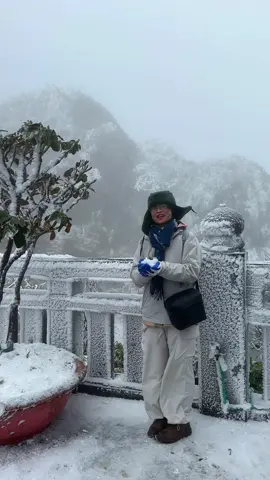 Lần đầu thấy băng tuyết ở Sa Pa của Yến 