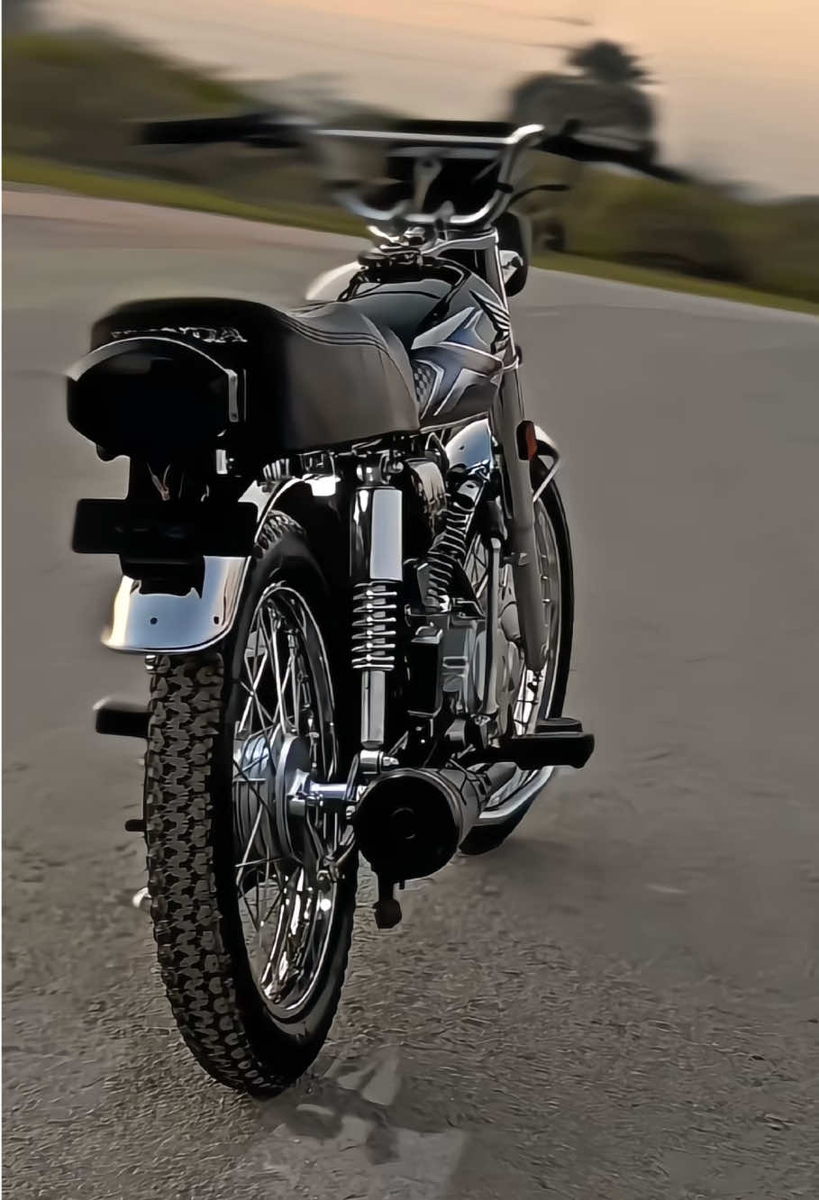 New look kasi hai?💀❤️‍🔥#capcut #honda125 #modifiedbike #125_addictive #foryou @𝖸𝖠𝖲𝖤𝖤𝖭 𝖠𝖴𝖳𝖮𝖲 ♥️✨ @👑Huzaifa._.Awan🖤  @𝐌𝐀𝐍𝐈 🔱 @𝑫𝒓𝒆𝒂𝒎 𝑪𝒉𝒂𝒔𝒆𝒓 