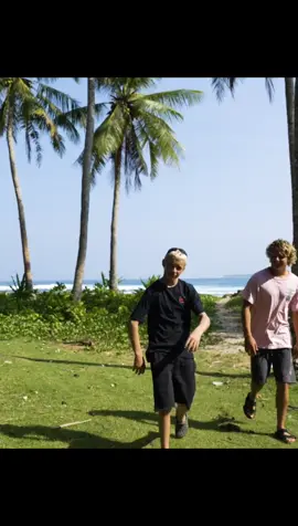 hughie vaughan 😮‍💨😶‍🌫️😝 #surfing #surftok #surfer #surf 