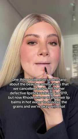 Putting 25€ lip balm in hot water to dissolve grainy particles is not okay! Brand suggesting to do so is not okay. What do you guys think? #rhode #rhodeliptints #jaclynhill #jaclynhillcosmetics #jaclynhilldrama 