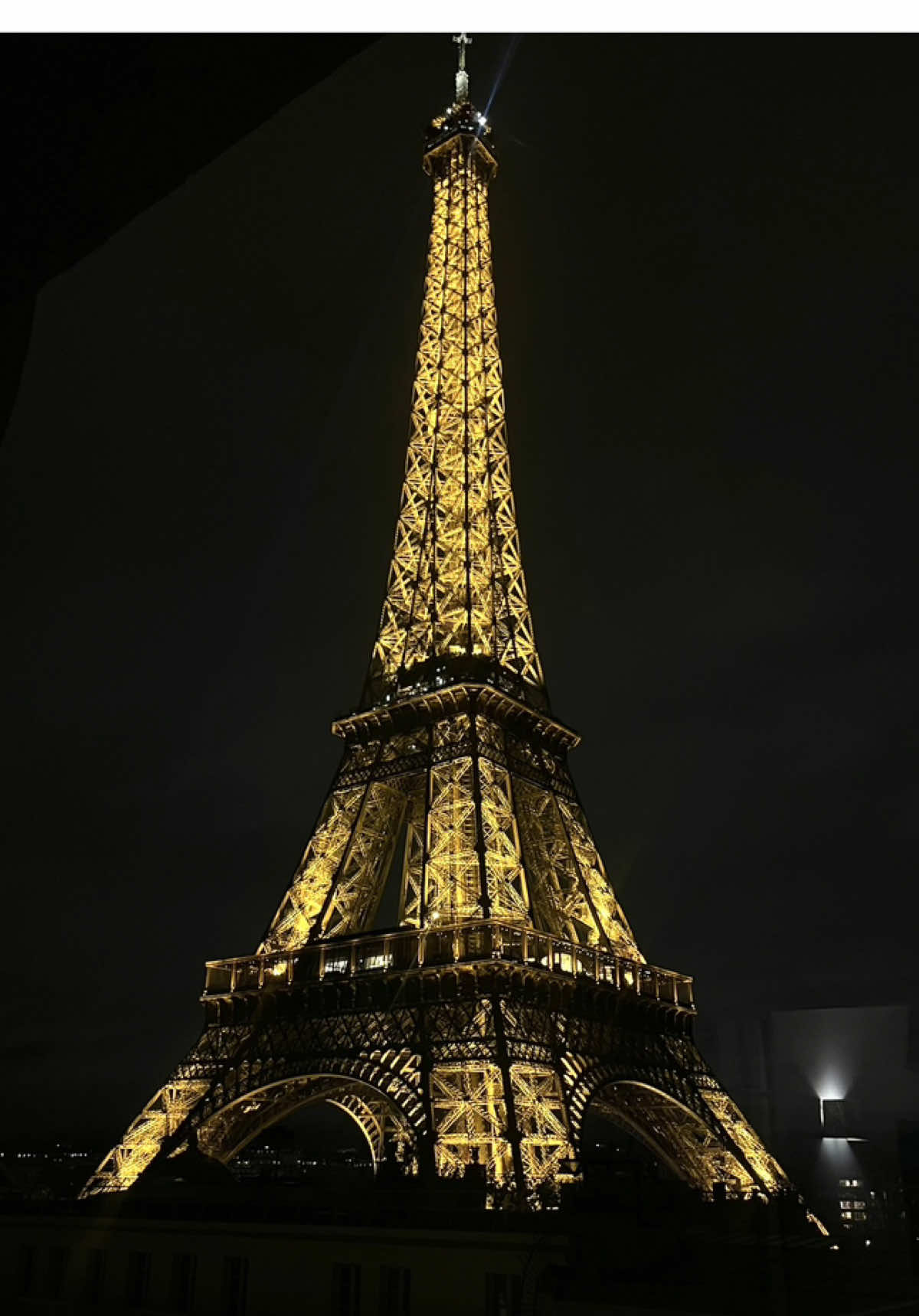 a dream🤩🤩 #paris #eiffeltower #parisaesthetic #pinterest #aesthetic #hotel #hotelview #appartement #appartementview #eiffeltowerview #effieltowerhotel #eiffeltoweratnight #eiffeltowersparkle #parisnight #parisatnight #eiffeltoweratnight 