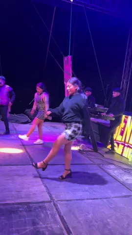 Y seguimos bailando☺️ #quevengaeseritmoquevengaelsabor  #legendariosdeoaxaca  #yandamosportodoslados  #MusicosOaxaqueños  #seguimossonando  #SeguimosDejandoHuella  #alegrandocorazones  #alegrandocorazones 