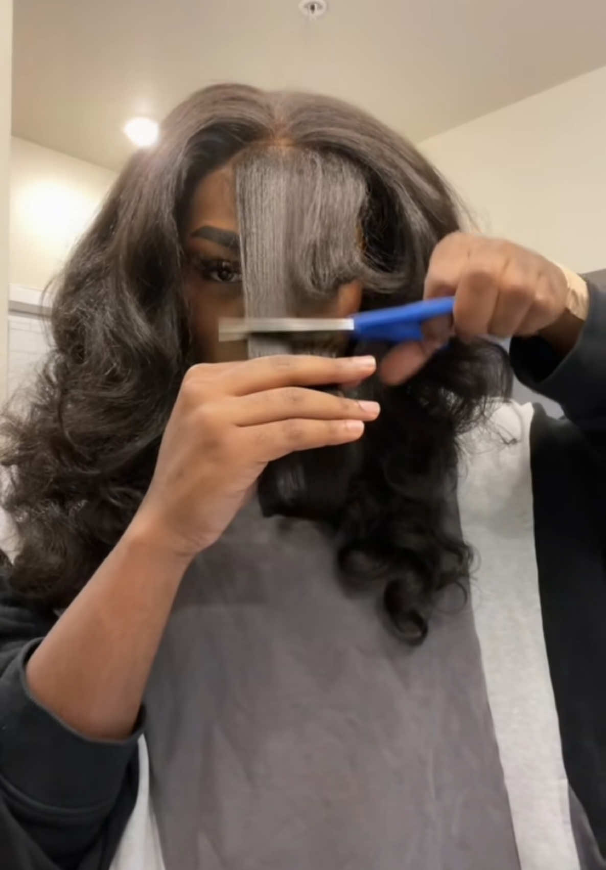 Replying to @Alexis ✨💌 this is your sign to try bangs, trust the process 🙊 #fyp #bangs 