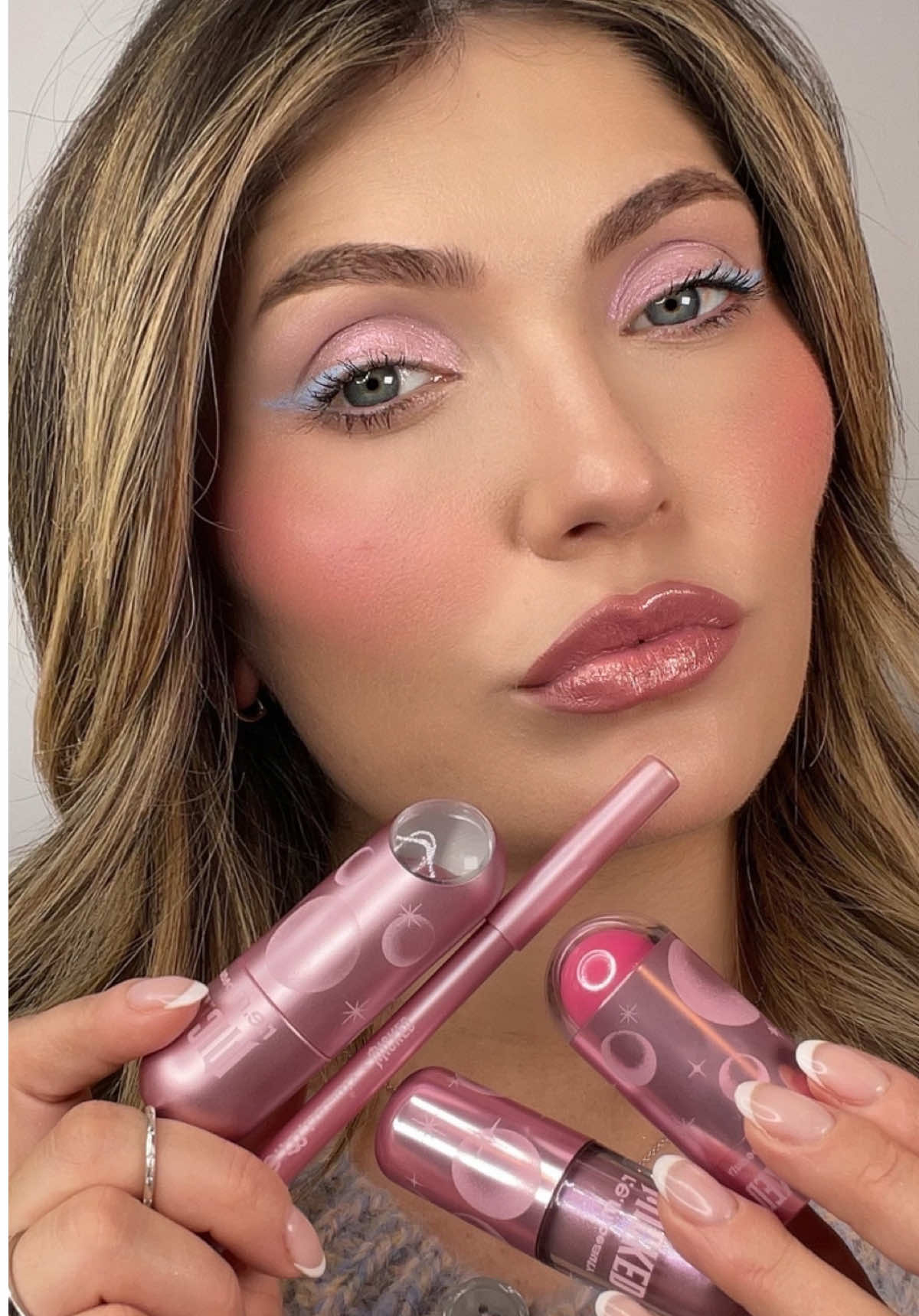 Beautiful collection by @r.e.m. beauty 💗 Galinda makeup set 💗  #makeup #makeuphacks #wicked #galinda #rembeauty #maquillaje #beauty #easymakeup 