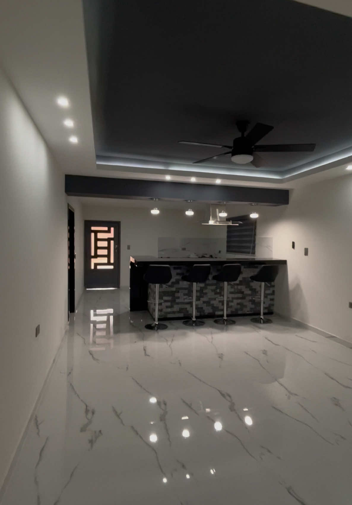 ANTES // DESPUÉS 🏠 Remodelación de casa habitación 🚧 #arquitectura #diseñoyconstrucción #render #fachadasmodernas #REDAArquitectos #casasmodernas #sinaloa #tablaroca #panelrey #falsos #plafonpvc 