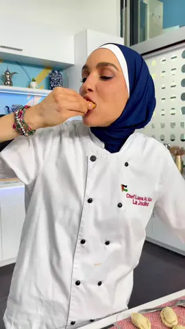 #CapCut  عجينة السمبوسك  ٢ كوب طحين ٣٤٠ غم قشطة  م ص ملح الحشوة  م ك زبدة ٢ م ك طحين كوب ونصف حليب ربع م ص محلب م ك حبة البركة كوب ونصف جبنة موزاريلا مبشورة